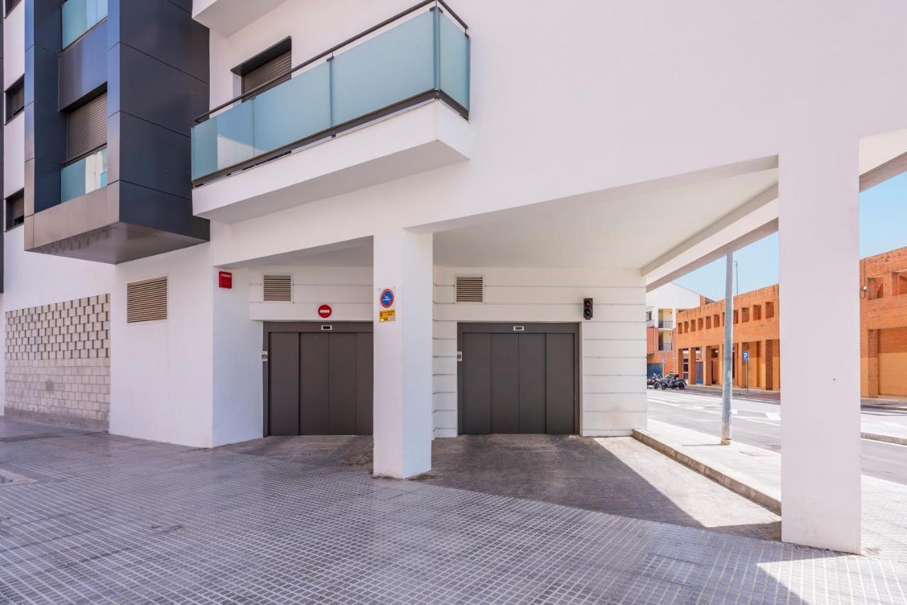 Modern Apartment Next To Train/Bus Station Malaga Exterior photo